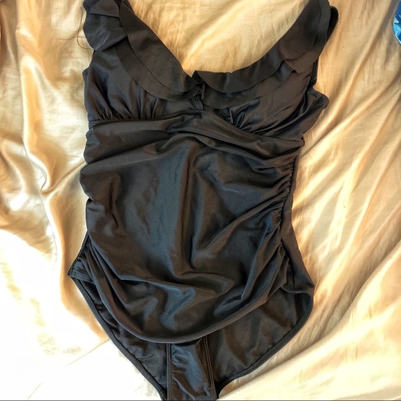 NEW!! One piece bathing suit size large - Picture 4 of 7